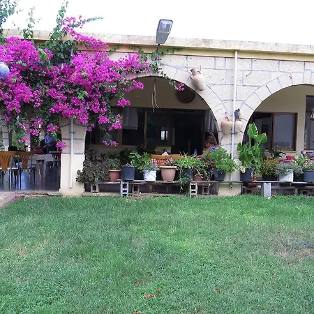 אתר נופש Elausa & Restaurant Rizokarpaso