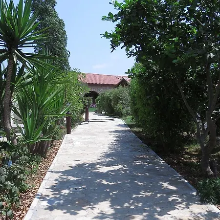 Elausa & Restaurant אתר נופש *