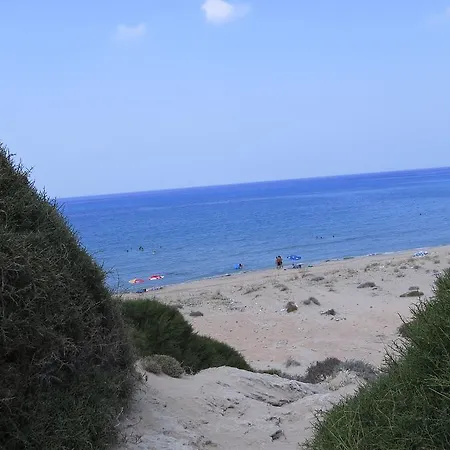 אתר נופש Elausa & Restaurant Rizokarpaso