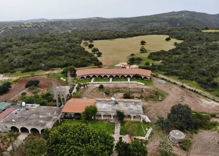 Resort Elausa & Restaurant Rizokarpaso