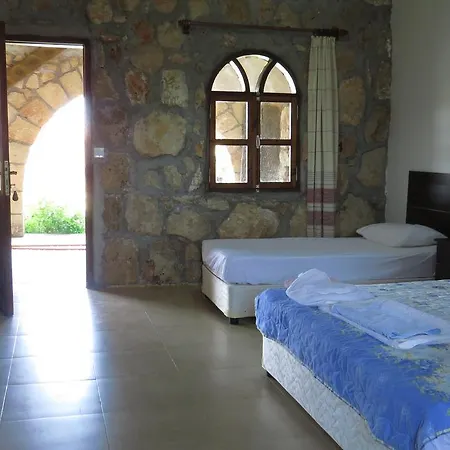 Elausa & Restaurant Resort *
